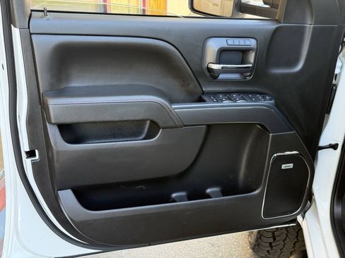 Used 2016 GMC Sierra 2500 SLT w/ Duramax Plus Package AWD/4WD image 12