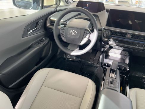 Used 2025 Toyota Prius Limited image 27