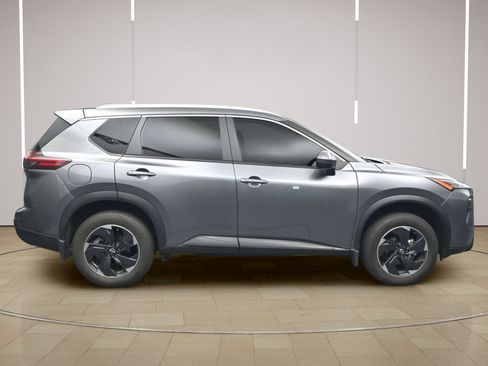 Certified 2024 Nissan Rogue SV w/ SV Premium Package FWD image 8