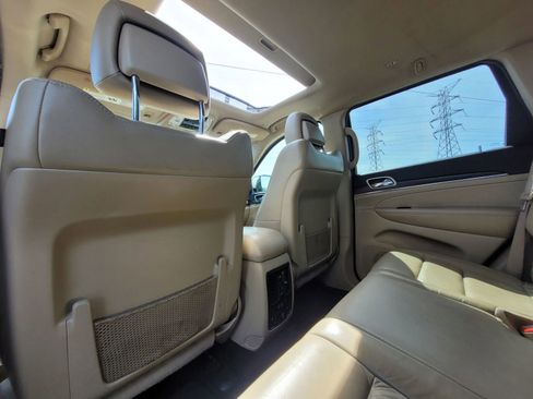 Used 2017 Jeep Grand Cherokee Limited image 6