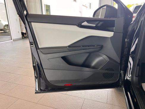 Certified 2025 Volkswagen Taos S FWD image 25