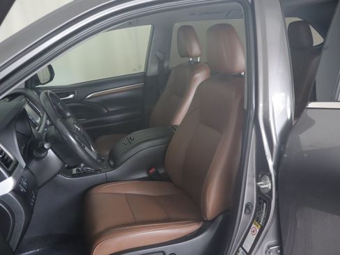 Used 2019 Toyota Highlander Limited Platinum AWD/4WD image 8