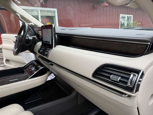 Used 2020 Lincoln Navigator L Reserve w/ Luxury Package AWD/4WD image 24