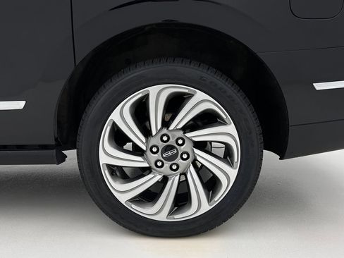 Used 2022 Lincoln Navigator L Reserve AWD/4WD image 30