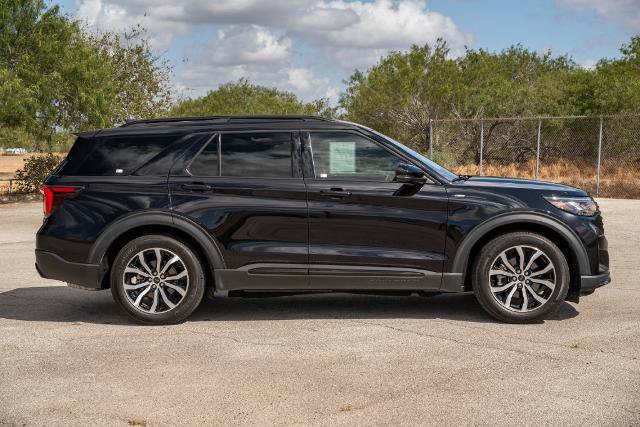 Certified 2025 Ford Explorer ST-Line w/ Premium Package RWD image 9