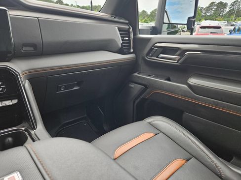 Used 2024 GMC Sierra 2500 AT4 w/ AT4 Premium Plus Package AWD/4WD image 11