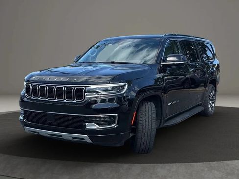 Used 2024 Jeep Wagoneer L Series II w/ Flexible Seating Group RWD image 3