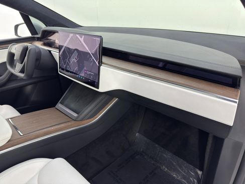 Used 2022 Tesla Model X image 14