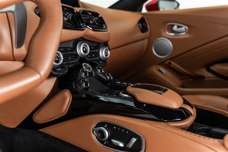 Used 2020 Aston Martin V8 Vantage Coupe RWD image 83
