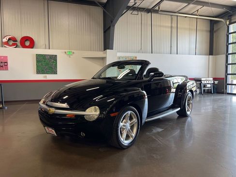 Used 2003 Chevrolet SSR w/ Preferred Equipment Group image 7