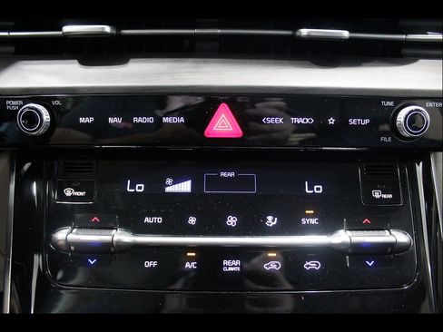 Used 2022 Kia Carnival EX FWD image 29