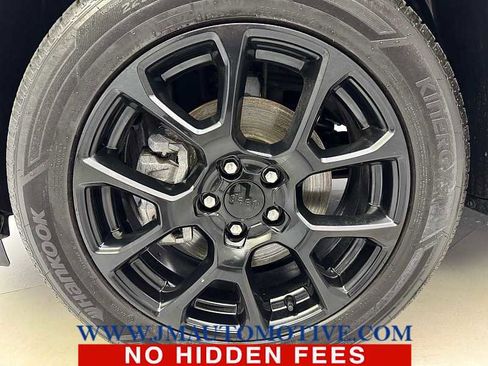 Used 2022 Jeep Compass Latitude w/ Sun and Sound Group AWD/4WD image 9