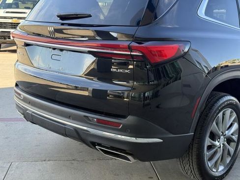 Used 2025 Buick Enclave Preferred w/ Power Package image 16