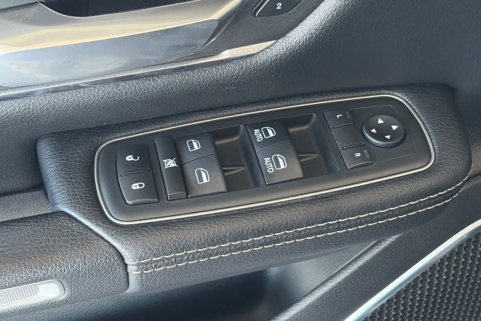 Used 2019 RAM 1500 Laramie AWD/4WD image 13