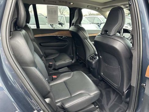 Used 2022 Volvo XC90 T6 Momentum image 13
