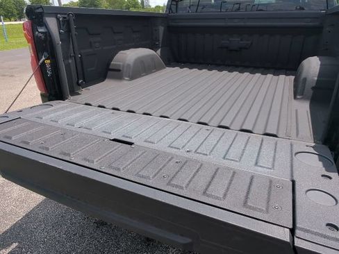 Used 2025 Chevrolet Silverado 1500 Custom Trail Boss w/ Dark Appearance Package AWD/4WD image 33