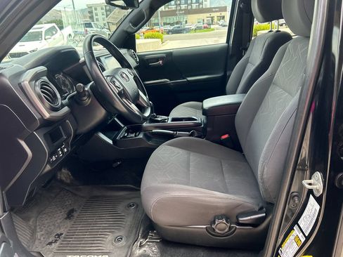 Used 2017 Toyota Tacoma TRD Off-Road w/ Tow Package (A/T) AWD/4WD image 10