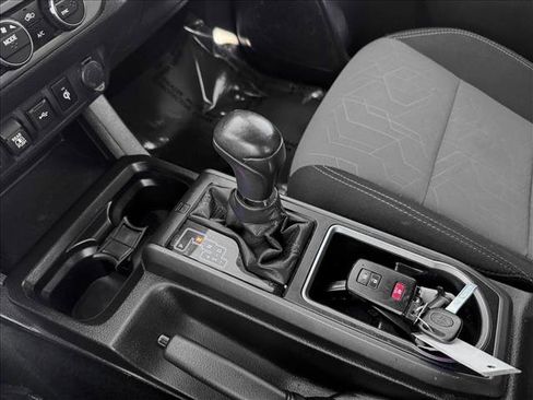 Used 2021 Toyota Tacoma TRD Sport w/ Technology Package image 16