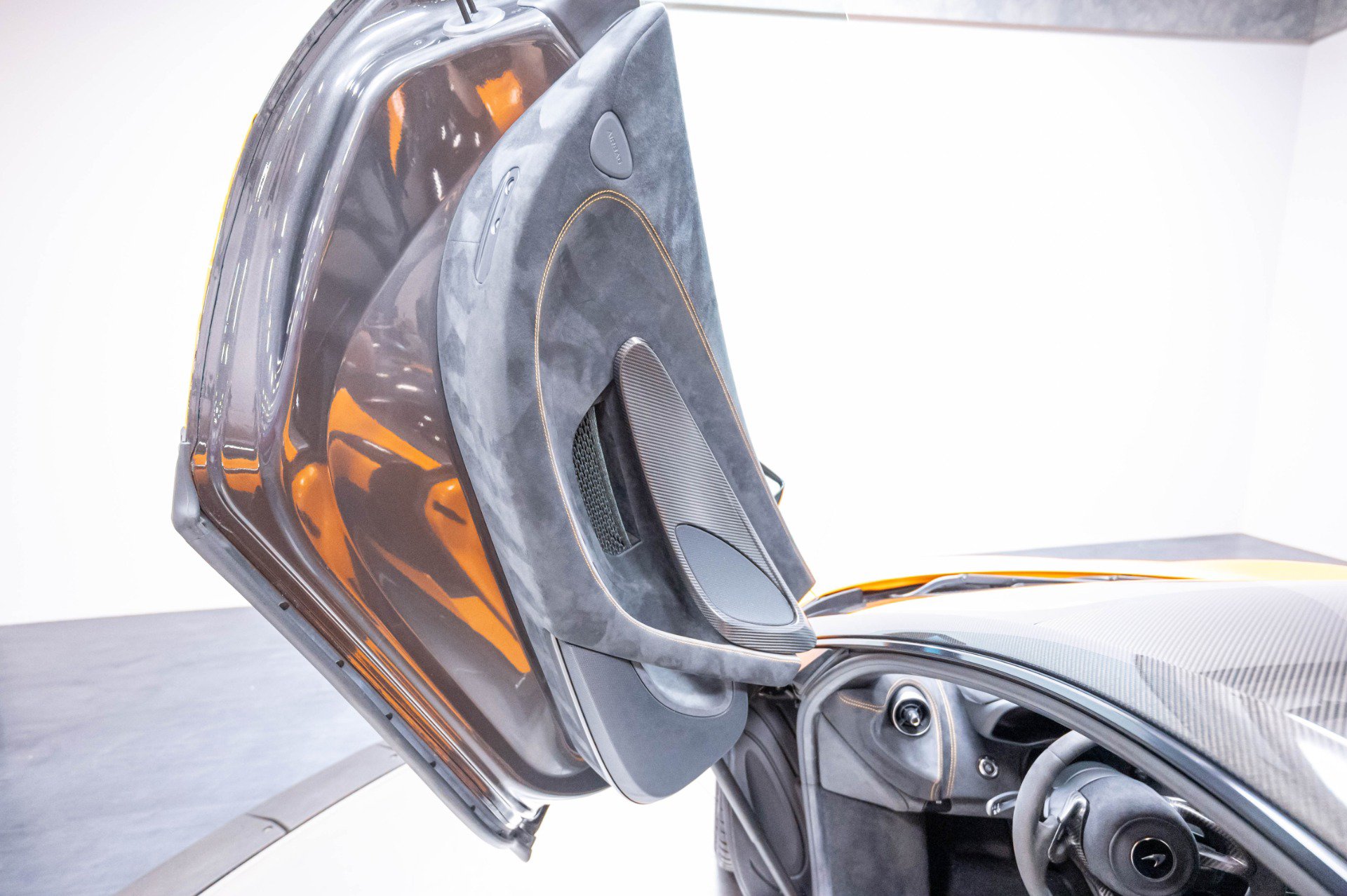 Used 2019 McLaren 600LT RWD image 7