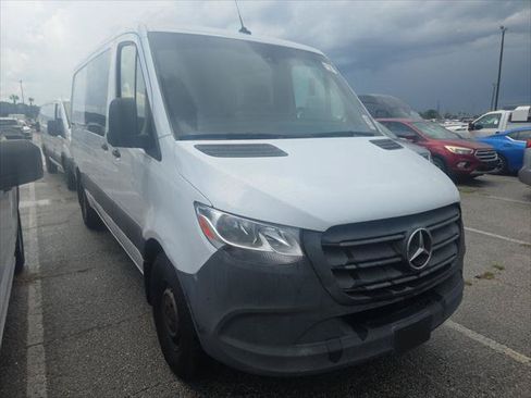 Used 2022 Mercedes-Benz Sprinter 2500 image 4