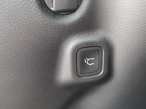 New 2025 Jeep Compass Latitude w/ Sun & Sound Group image 33