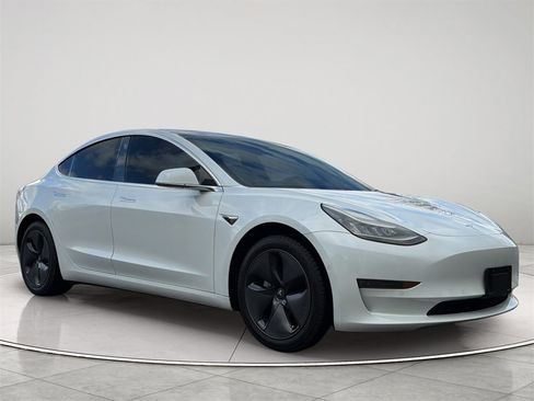 Used 2019 Tesla Model 3 Standard Range Plus image 1