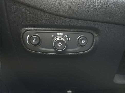 Used 2019 Chevrolet Equinox Premier image 25