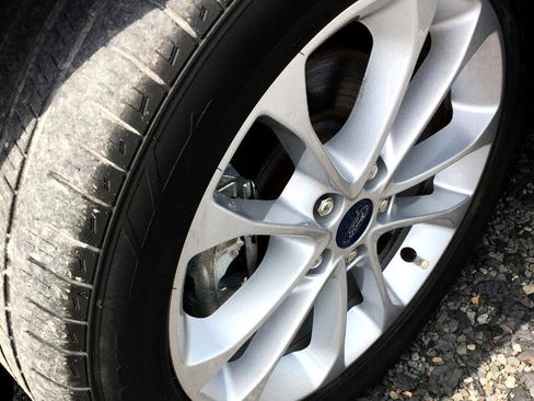 Used 2019 Ford Fusion SE image 10