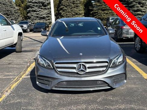Used 2017 Mercedes-Benz E 300 4MATIC image 2