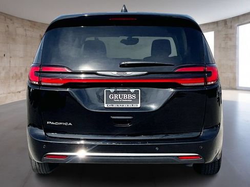 Used 2024 Chrysler Pacifica Touring-L FWD image 5