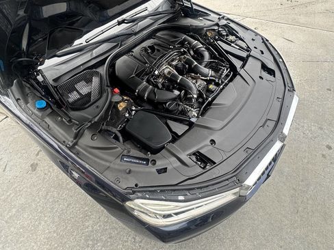 Used 2016 BMW 750i xDrive image 29