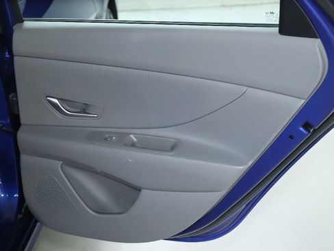 Used 2024 Hyundai Elantra SE FWD image 31