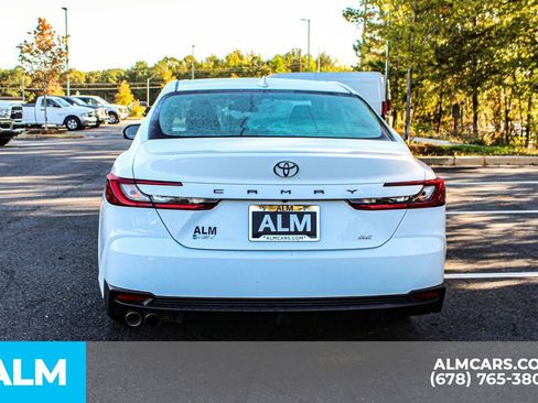 Used 2025 Toyota Camry SE image 11