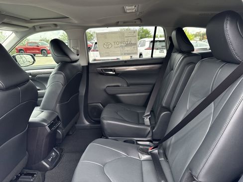 New 2026 Toyota Highlander Limited AWD/4WD image 25