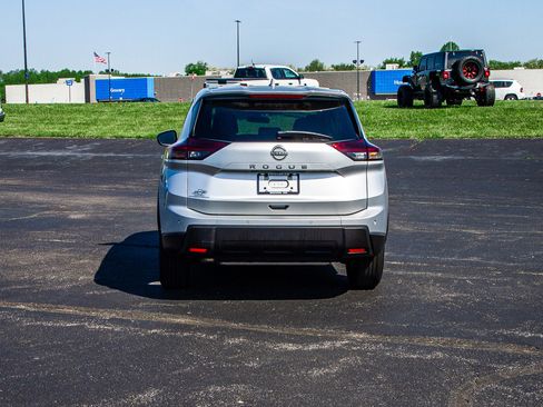 Used 2025 Nissan Rogue SV FWD image 6