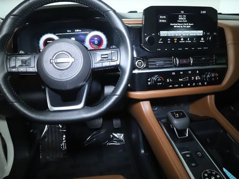 Certified 2024 Nissan Pathfinder Platinum w/ Cargo Package AWD/4WD image 33