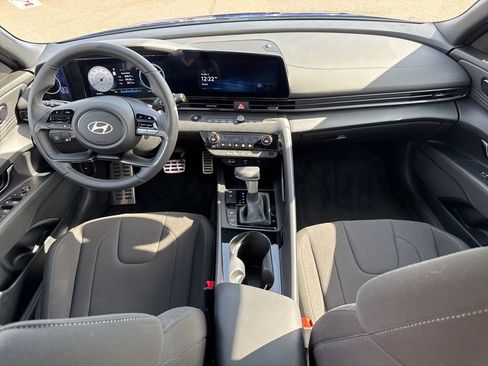 Used 2025 Hyundai Elantra SEL w/ Cargo Package image 23