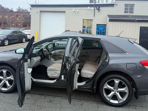 Used 2010 Toyota Venza AWD image 7