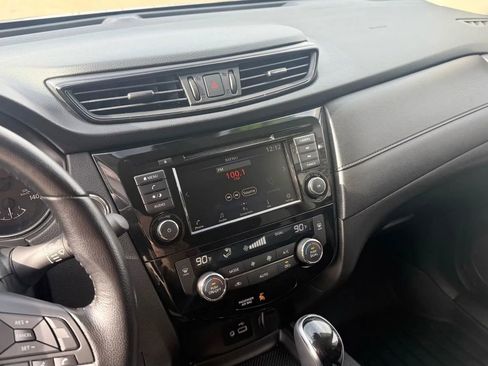 Used 2020 Nissan Rogue SV image 14