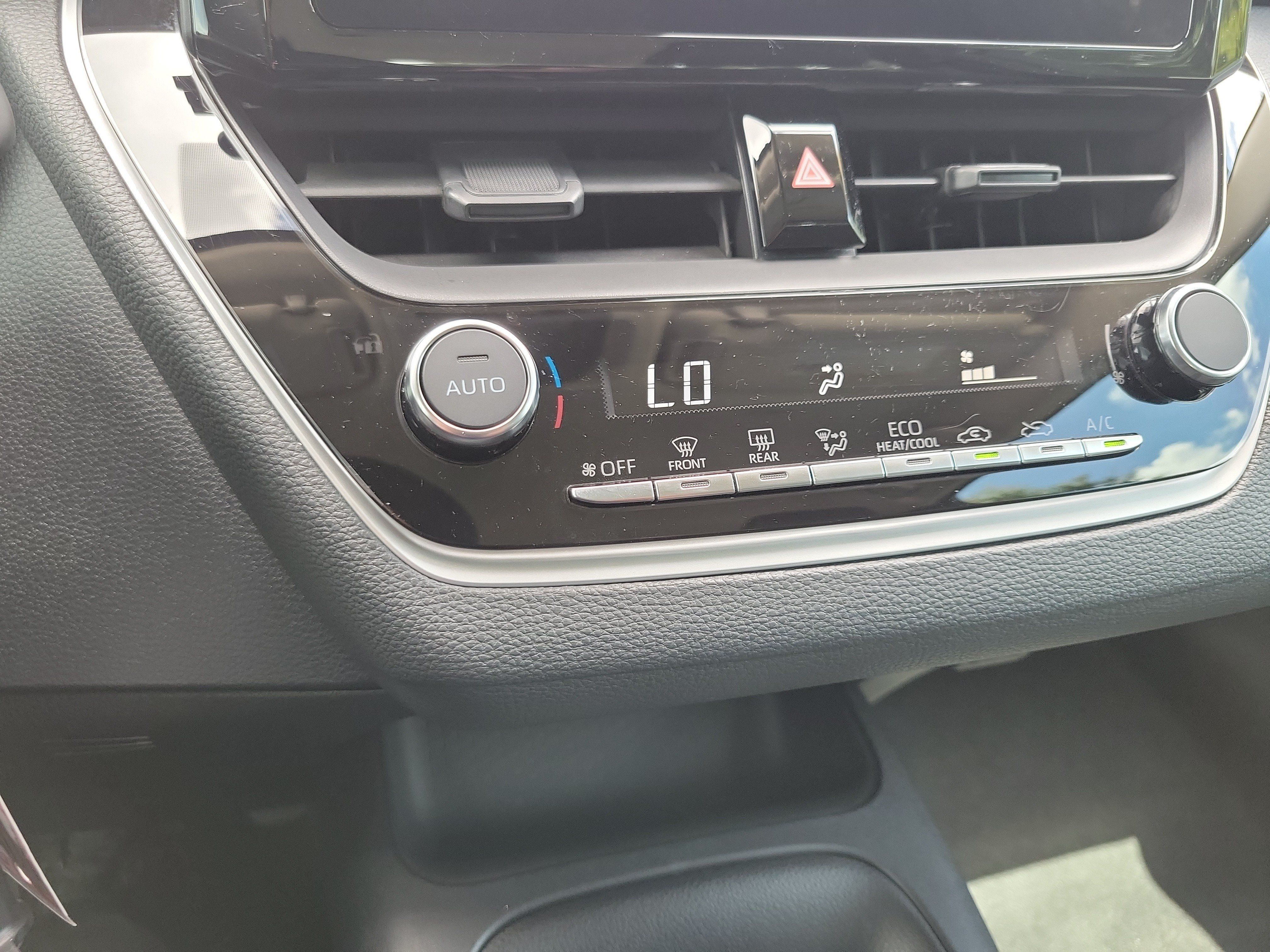 Used 2025 Toyota Corolla LE FWD image 29