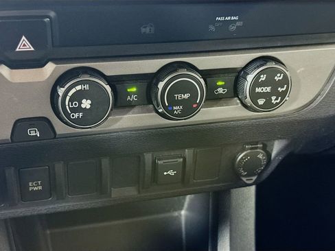 Used 2020 Toyota Tacoma SR5 w/ SR5 Appearance Package (SM) RWD image 17