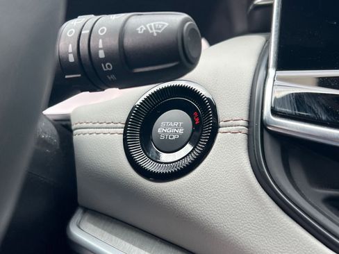 Used 2025 Jeep Compass Limited image 20