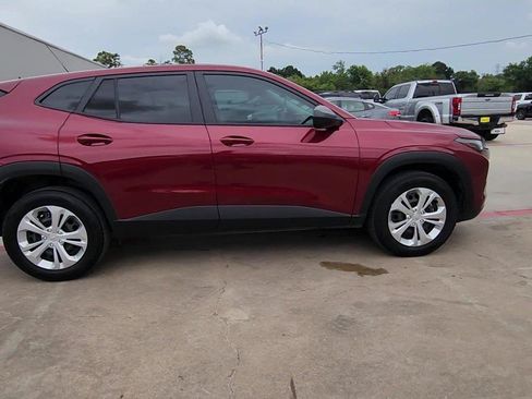Certified 2025 Chevrolet Trax LS FWD image 9