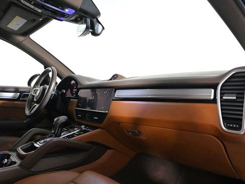 Certified 2023 Porsche Cayenne Platinum Edition AWD/4WD image 32