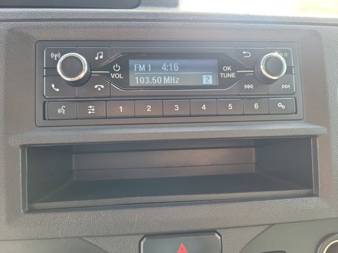 Used 2022 Ford E-350 and Econoline 350 Super Duty image 17