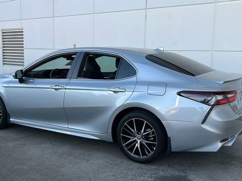 Used 2023 Toyota Camry SE FWD image 4