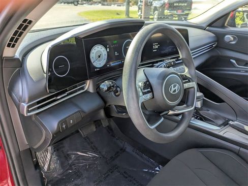 Used 2024 Hyundai Elantra SEL image 16