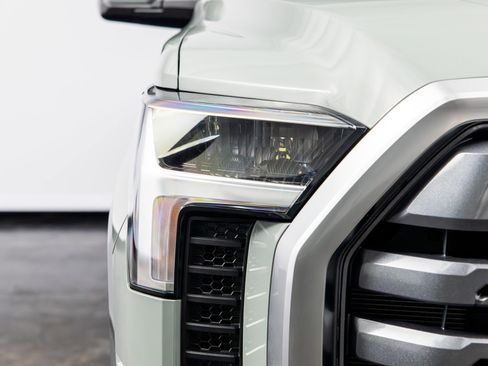 Used 2026 Toyota Tundra Limited AWD/4WD image 3