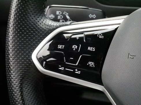 Certified 2023 Volkswagen Tiguan SE R-Line AWD/4WD image 25