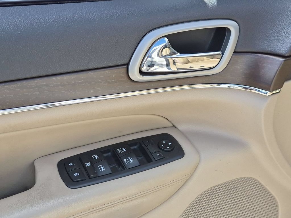 Used 2018 Jeep Grand Cherokee Limited AWD/4WD image 11